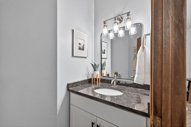 2010 Ridge Drive 13, Saint Louis Park, MN 55416