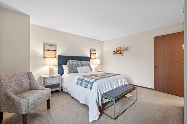 2010 Ridge Drive 13, Saint Louis Park, MN 55416