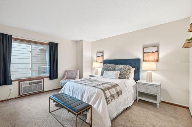 2010 Ridge Drive 13, Saint Louis Park, MN 55416