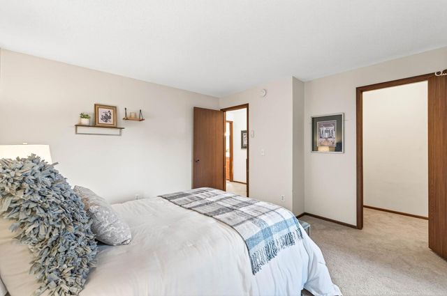 2010 Ridge Drive 13, Saint Louis Park, MN 55416