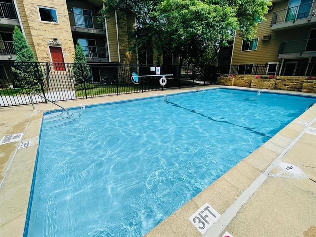 2010 Ridge Drive 13, Saint Louis Park, MN 55416