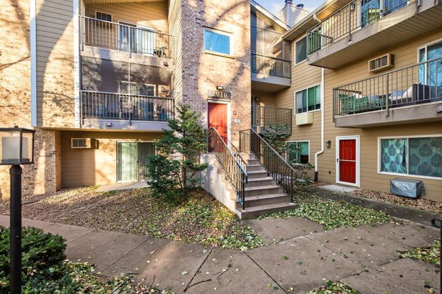 2010 Ridge Drive 13, Saint Louis Park, MN 55416