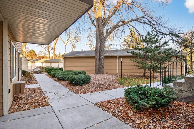 2010 Ridge Drive 13, Saint Louis Park, MN 55416