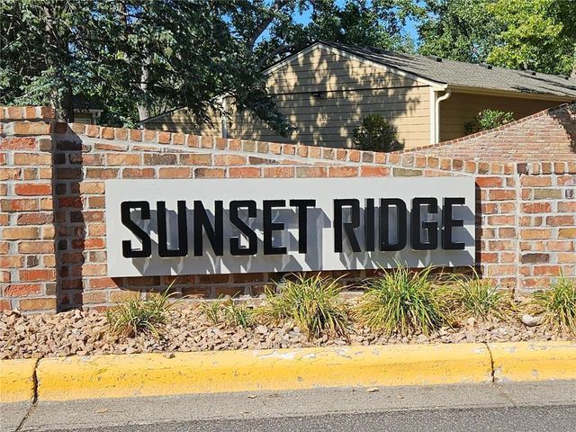 2010 Ridge Drive 13, Saint Louis Park, MN 55416