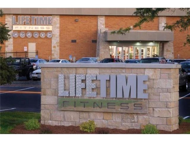 2010 Ridge Drive 13, Saint Louis Park, MN 55416