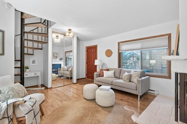 2010 Ridge Drive 13, Saint Louis Park, MN 55416