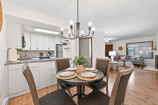 2010 Ridge Drive 13, Saint Louis Park, MN 55416