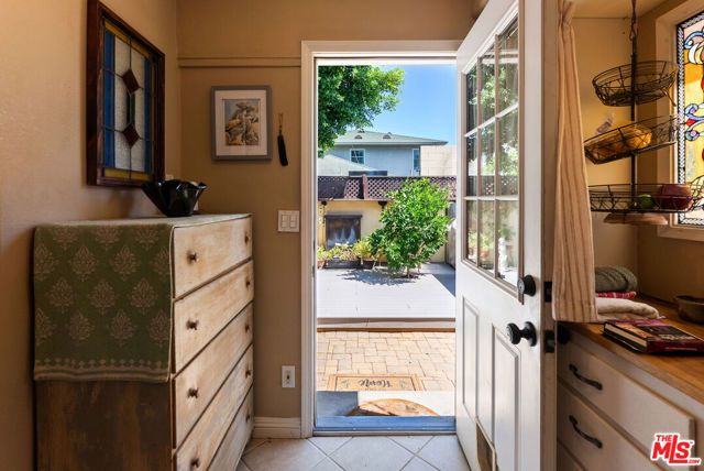 1848 N Oxford Avenue, Pasadena, CA 91104