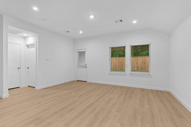 9018 Rose Water Trail, Iowa Colony, TX 77583