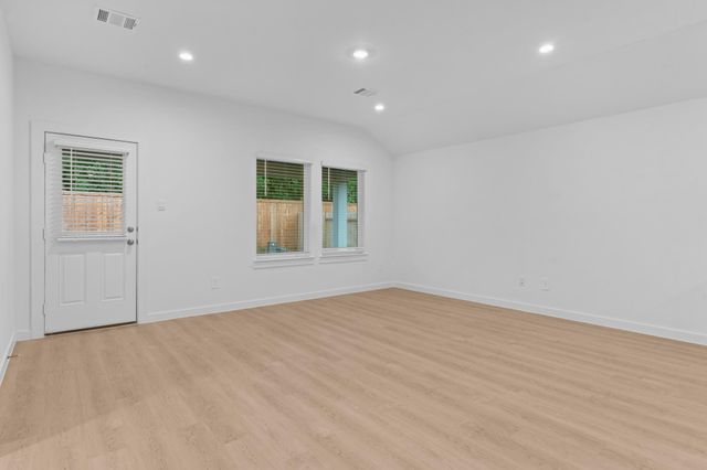 9018 Rose Water Trail, Iowa Colony, TX 77583