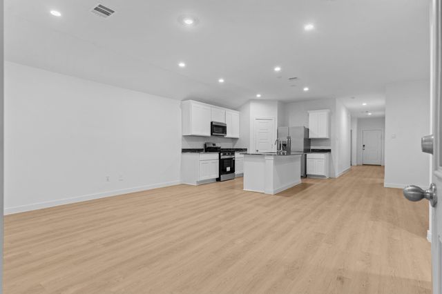 9018 Rose Water Trail, Iowa Colony, TX 77583