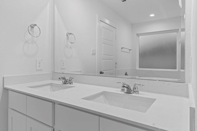 9018 Rose Water Trail, Iowa Colony, TX 77583