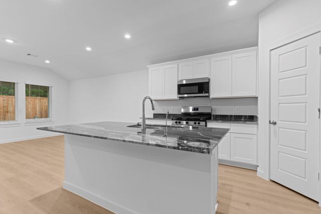 9018 Rose Water Trail, Iowa Colony, TX 77583