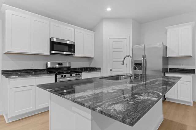 9018 Rose Water Trail, Iowa Colony, TX 77583