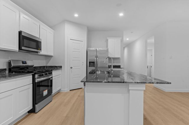 9018 Rose Water Trail, Iowa Colony, TX 77583