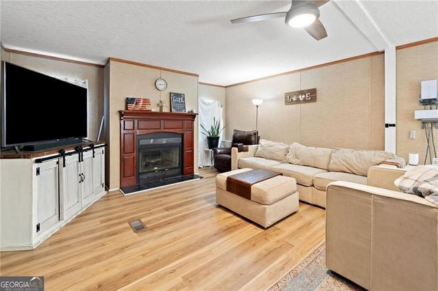 1575 Davis Road W, Fairmount, GA 30139