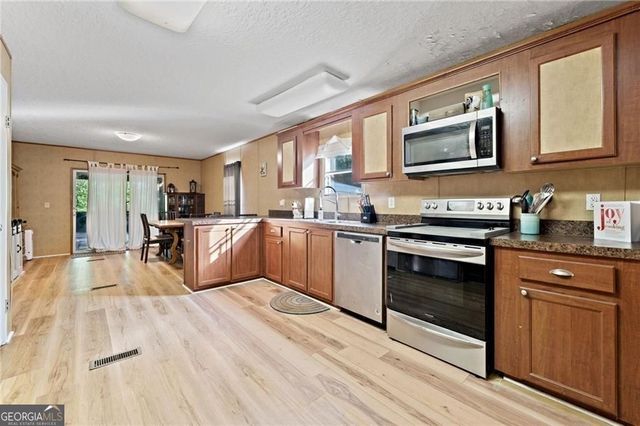 1575 Davis Road W, Fairmount, GA 30139