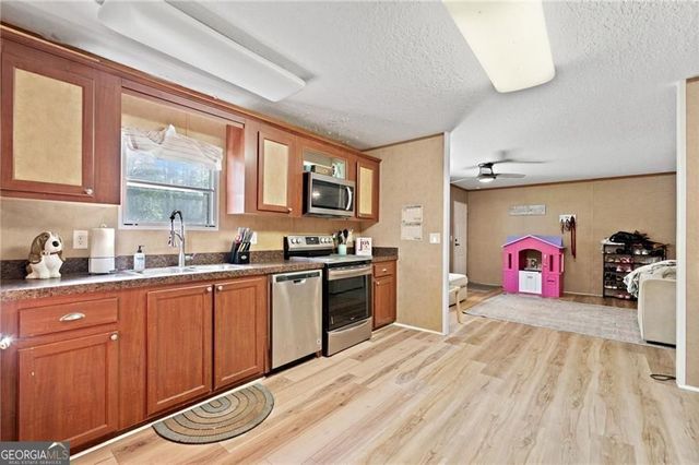 1575 Davis Road W, Fairmount, GA 30139