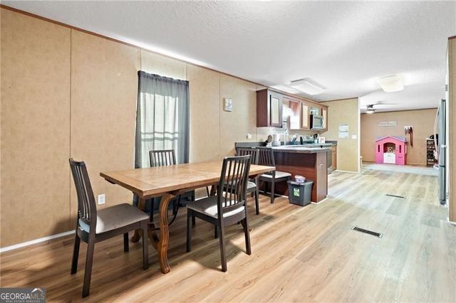 1575 Davis Road W, Fairmount, GA 30139