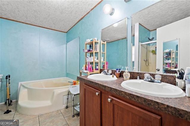 1575 Davis Road W, Fairmount, GA 30139