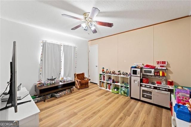 1575 Davis Road W, Fairmount, GA 30139