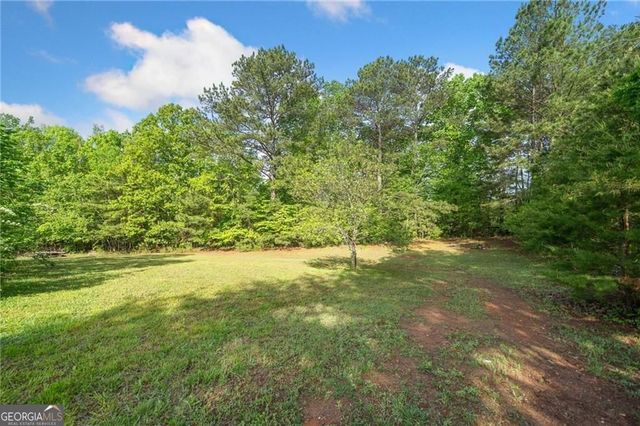 1575 Davis Road W, Fairmount, GA 30139