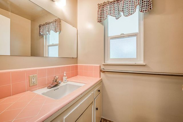 3544 E Indianapolis Avenue, Fresno, CA 93726