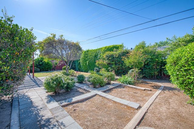 3544 E Indianapolis Avenue, Fresno, CA 93726