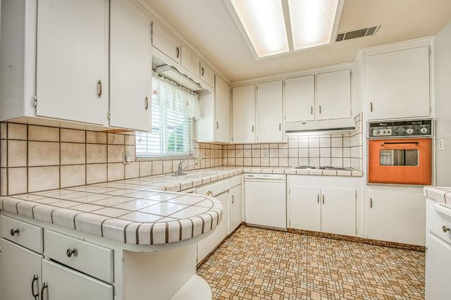3544 E Indianapolis Avenue, Fresno, CA 93726