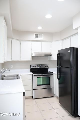 1425 E DESERT COVE Avenue 13, Phoenix, AZ 85020