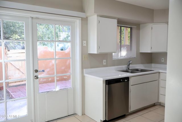 1425 E DESERT COVE Avenue 13, Phoenix, AZ 85020