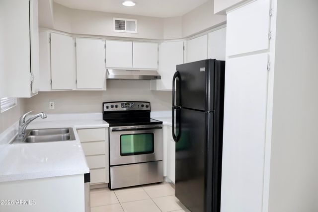 1425 E DESERT COVE Avenue 13, Phoenix, AZ 85020