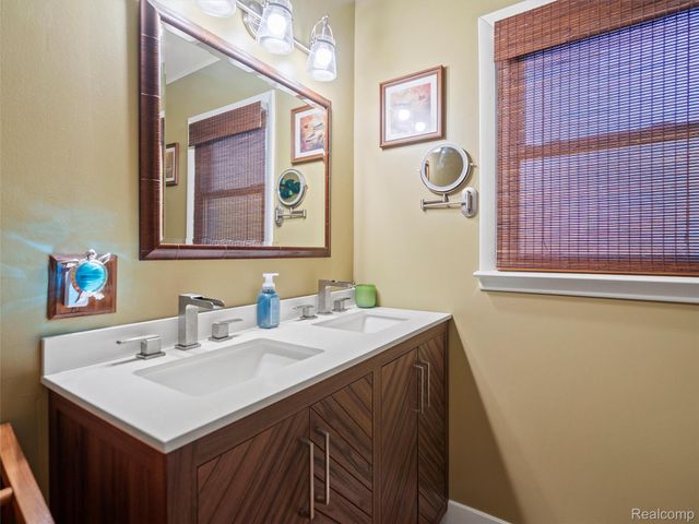 6410 Paramus, Independence Charter Township, MI 48346