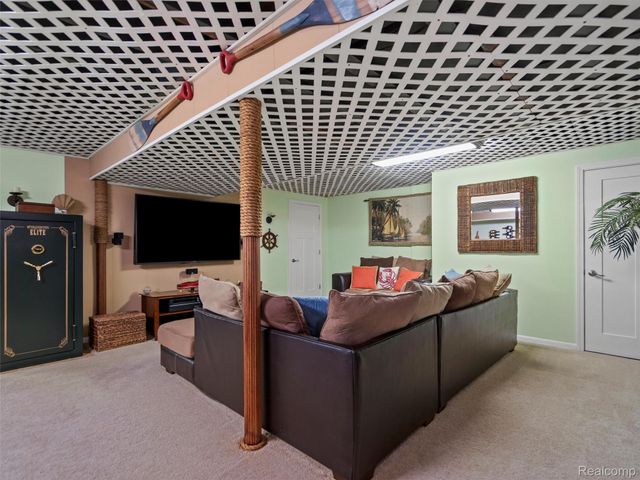 6410 Paramus, Independence Charter Township, MI 48346