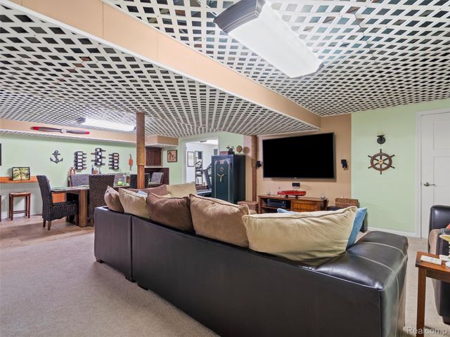 6410 Paramus, Independence Charter Township, MI 48346