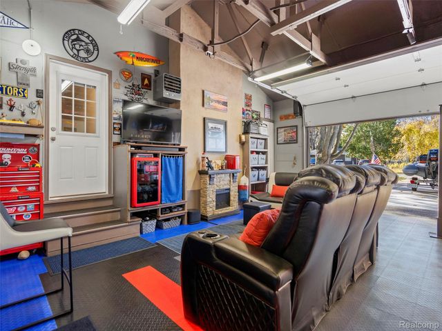 6410 Paramus, Independence Charter Township, MI 48346