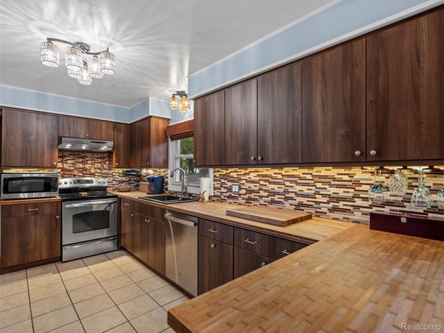 6410 Paramus, Independence Charter Township, MI 48346