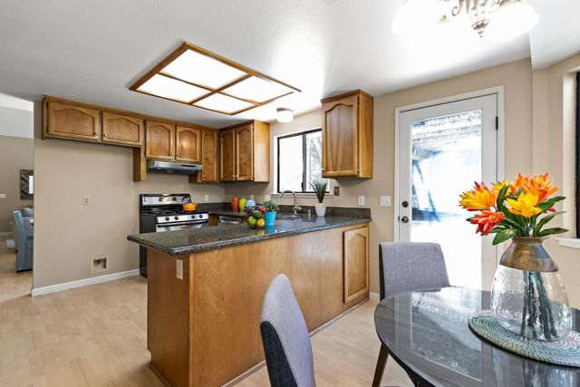 10 Tidewater Ct, Sacramento, CA 95831