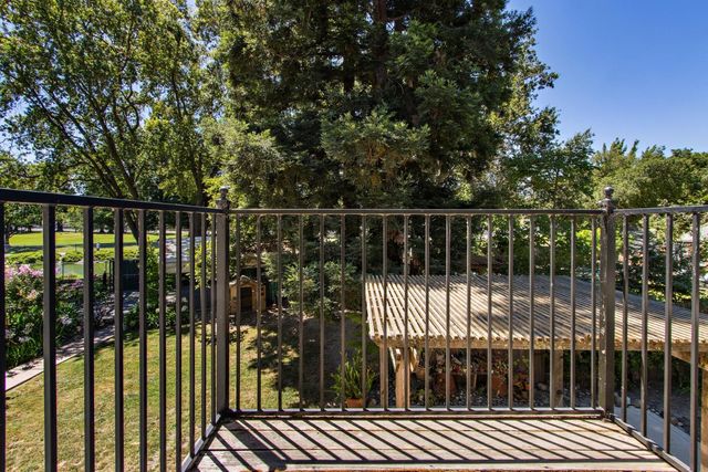 10 Tidewater Ct, Sacramento, CA 95831
