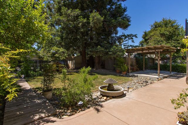 10 Tidewater Ct, Sacramento, CA 95831