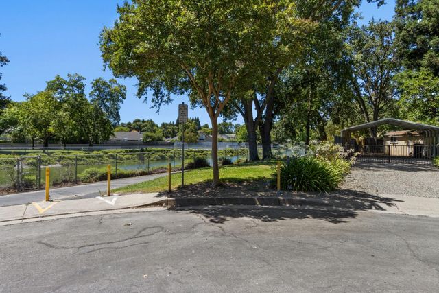 10 Tidewater Ct, Sacramento, CA 95831