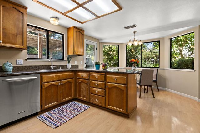 10 Tidewater Ct, Sacramento, CA 95831