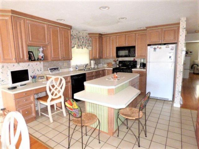 22 Briarfield Road, East Dennis, MA 02641