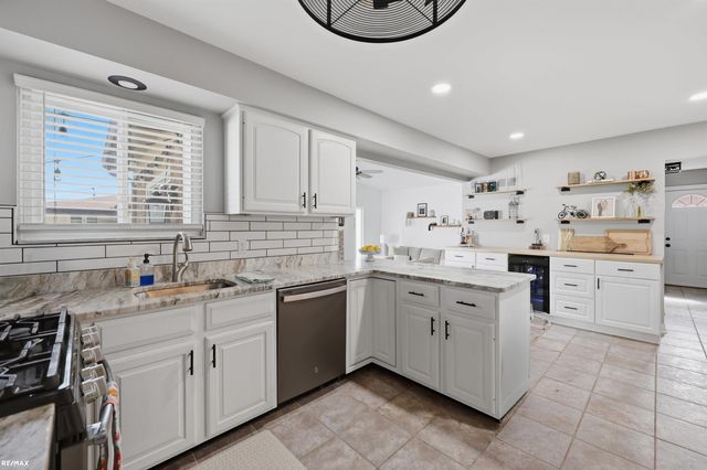 16313 Greenland Drive, Macomb Twp, MI 48044