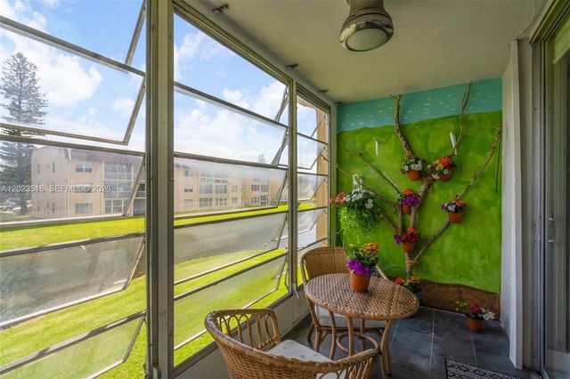 8881 Sunrise Lakes Blvd 206, Sunrise, FL 33322
