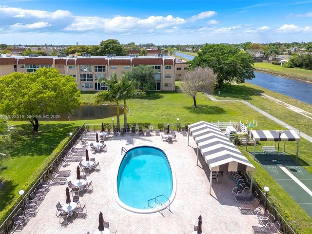 8881 Sunrise Lakes Blvd 206, Sunrise, FL 33322