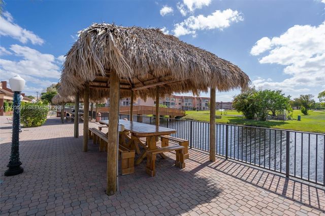 8881 Sunrise Lakes Blvd 206, Sunrise, FL 33322