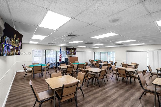 8881 Sunrise Lakes Blvd 206, Sunrise, FL 33322