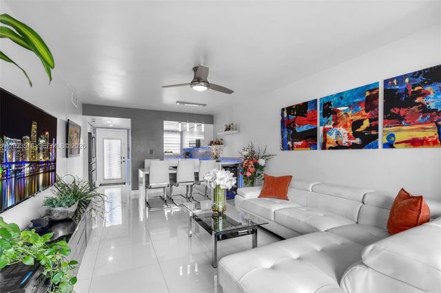 8881 Sunrise Lakes Blvd 206, Sunrise, FL 33322