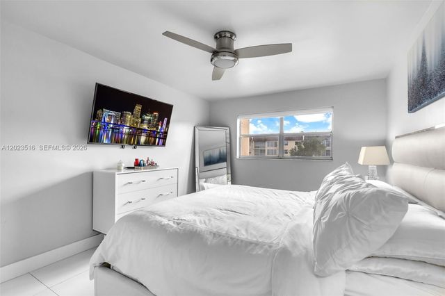 8881 Sunrise Lakes Blvd 206, Sunrise, FL 33322